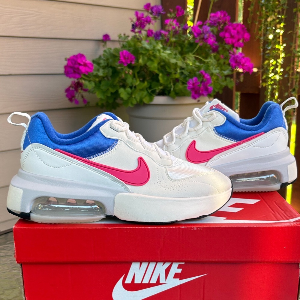 Nike Women’s Air Max Verona Size 7
